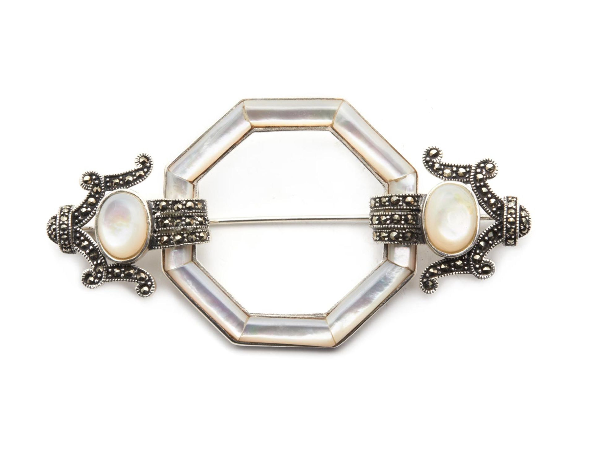 BROOCH ART DECO En plata, nácar y piedras. 22,2 gr.