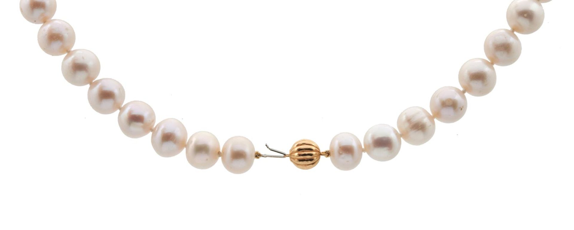 NECKLACE de perlas cultivadas de agua dulce de 13-15 mm. Cierre de bola en oro gallonado de 18 kl. 1
