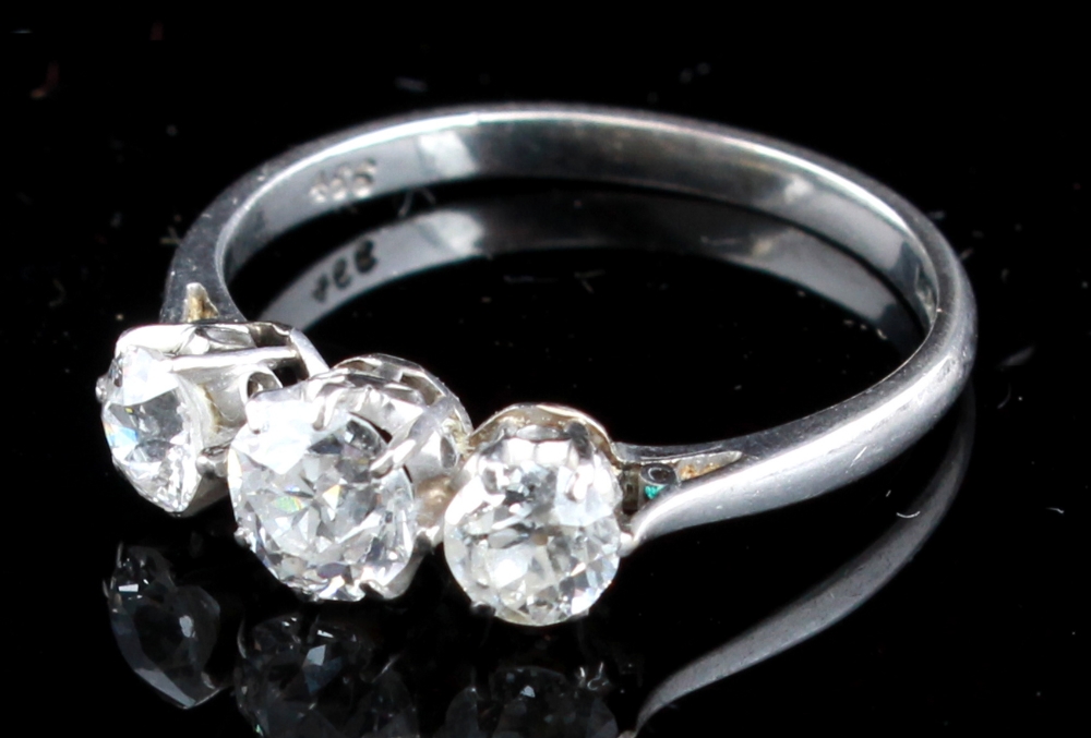 A platinum 3-stone diamond ring, total diamond weight approximately 0.7 carat, size I (see