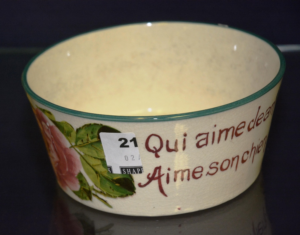 A Wemyss ware cabbage rose dog bowl decorated with French phrases - Qui aime clean, Aime son
