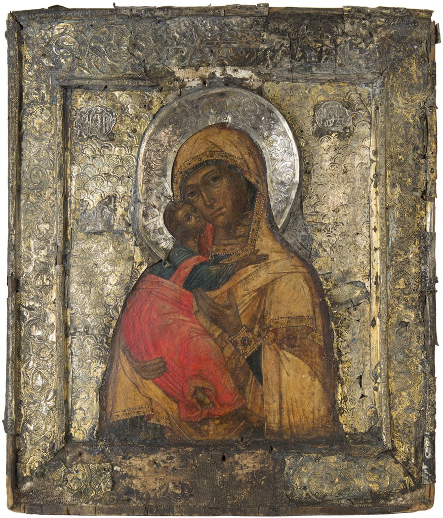 A RUSSIAN ICON OF THE VLADIMIRSKAYA MOTHER OF GOD, 18TH CENTURY, in brass oklad with silver halo,