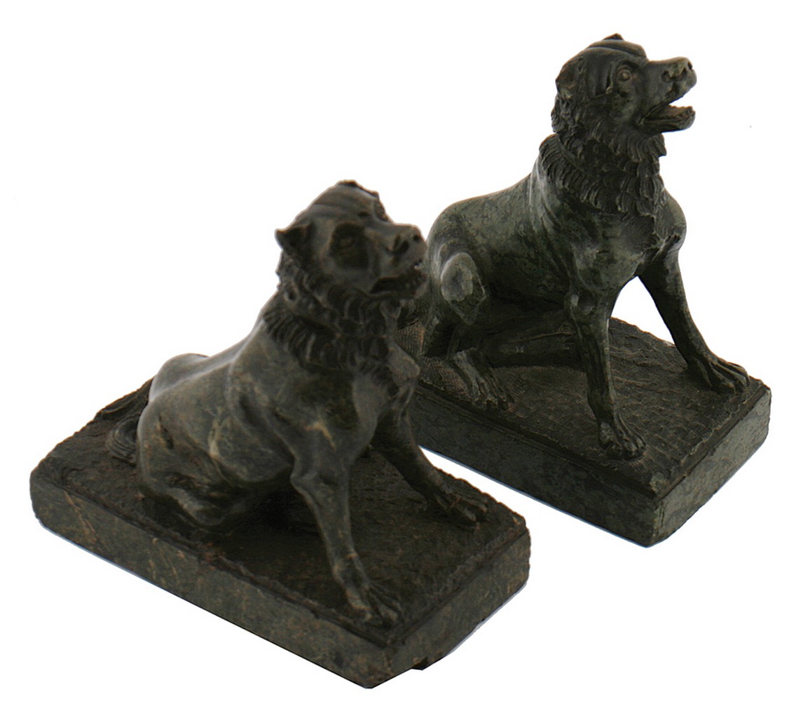 Pair of nineteenth-century green marble seated dogs  17 cm. high