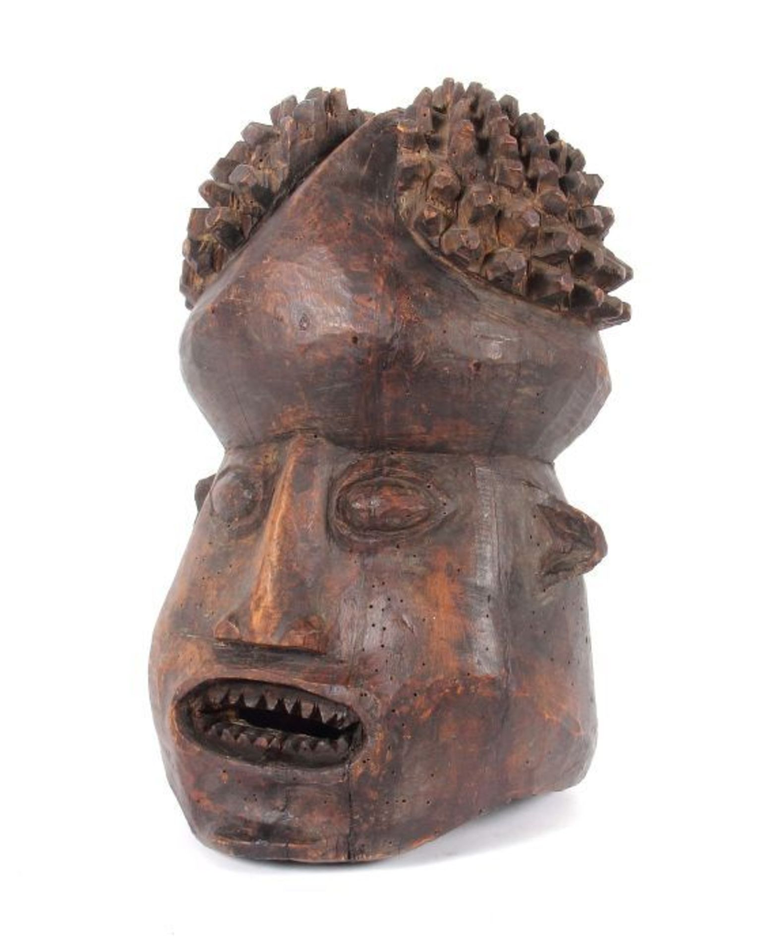 Helmmaske Kameruner Grasland, Stammeskunst der Bamileke, Holz geschnitzt, braun patiniert,