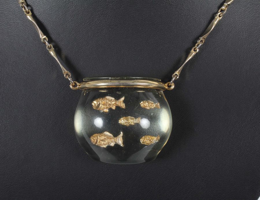 Collier USA, 1960er Jahre, Castlecliff attr., goldfarbenes Metall, Gliederkette mit Fischglas aus