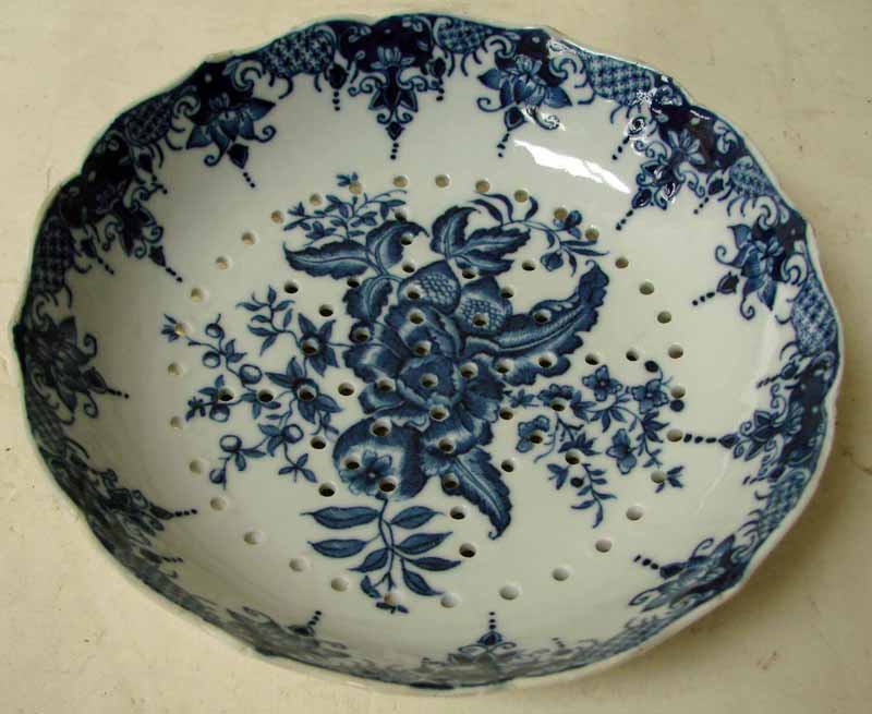 An 18th century Chinese Quianlong porcelain cress straining dish in a Worcester style, hand painted