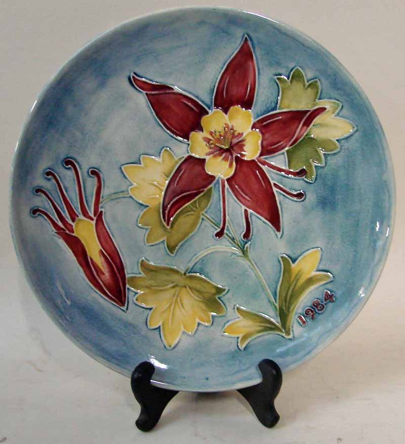 A late 20th century Walter Moorcroft limited edition pottery Year plate for 1984, tubeline