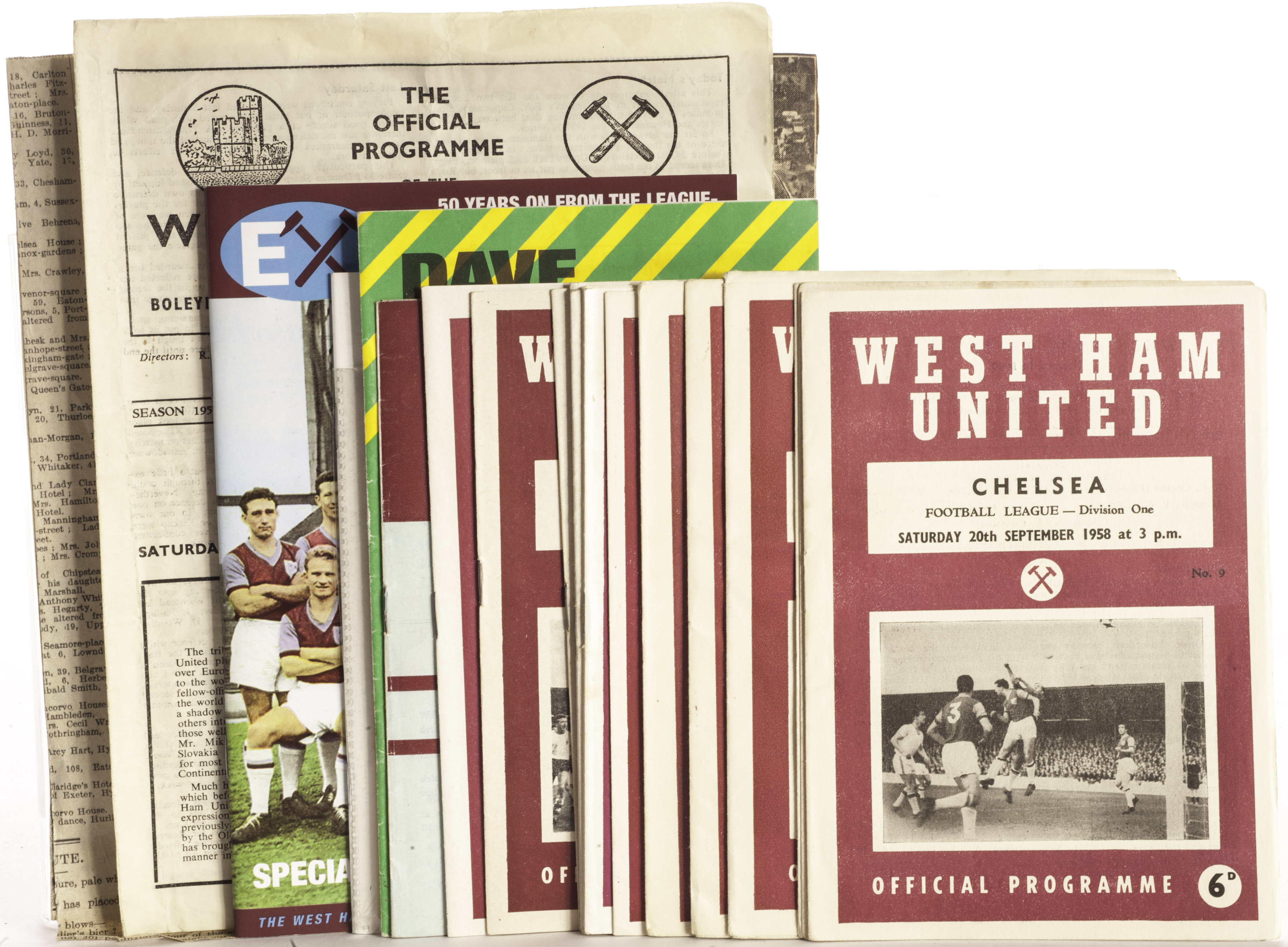 Football West Ham Utd FC, a packet containing a selection of programmes, tickets, cuttings,