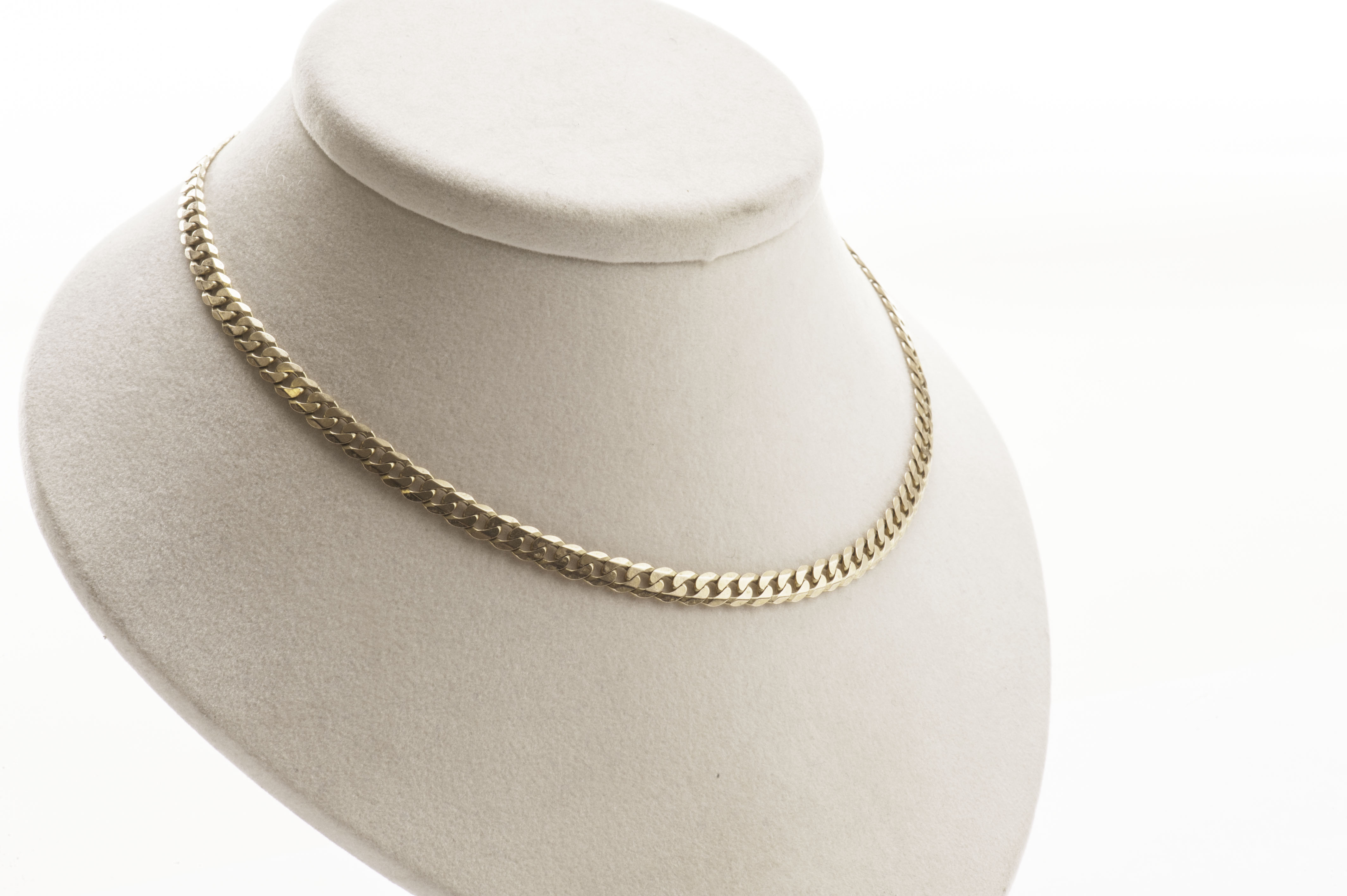 A 9ct gold necklace, the flattened oval link chain hallmarked to ends, approx 15g