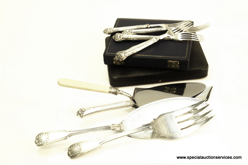 A selection of silver and EPNS handled flatware, including cake slice, crumb scoop and more (