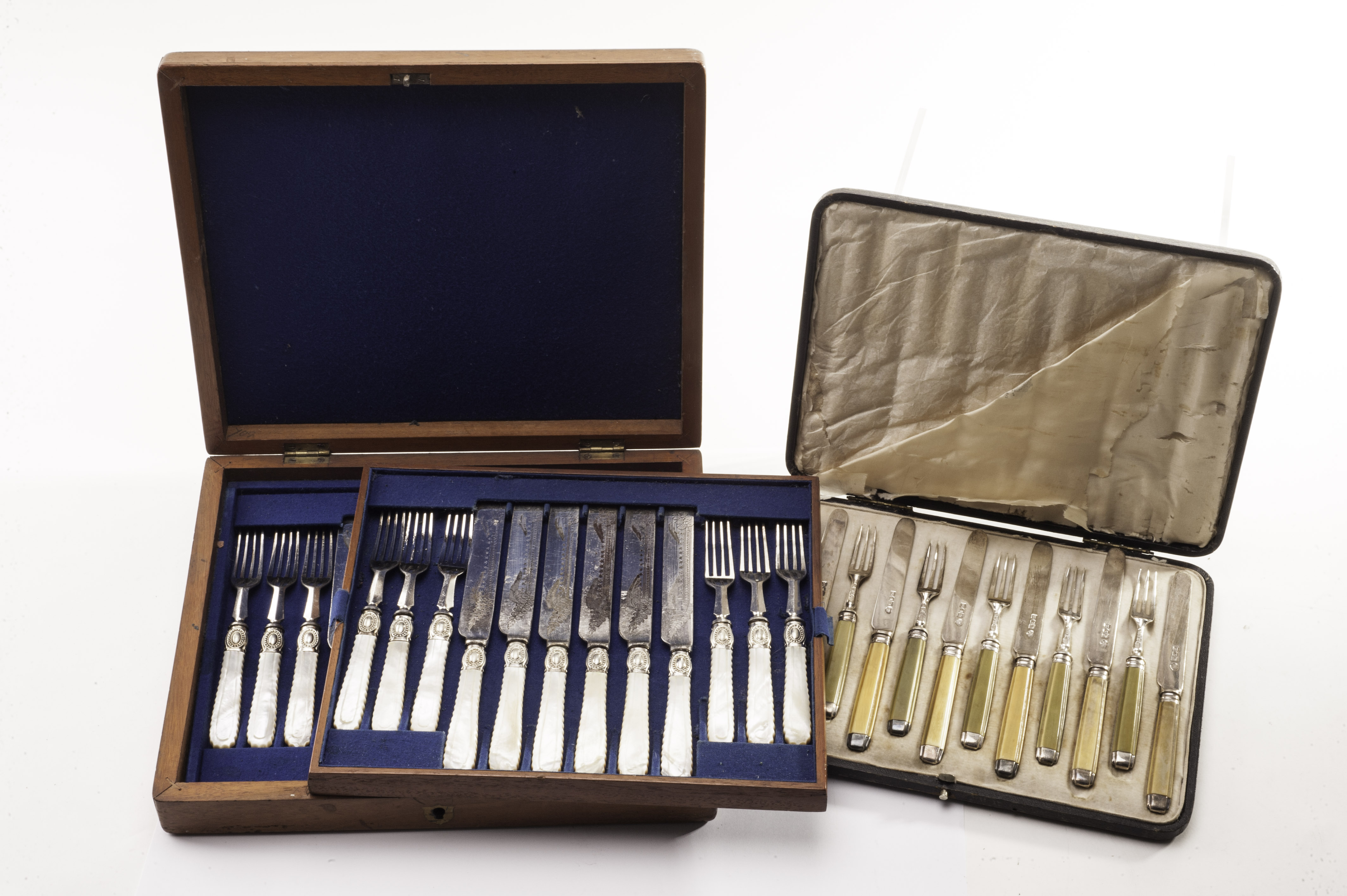 A cased Edward VII silver and bone handled set of six dessert knives and forks from Goldsmiths &