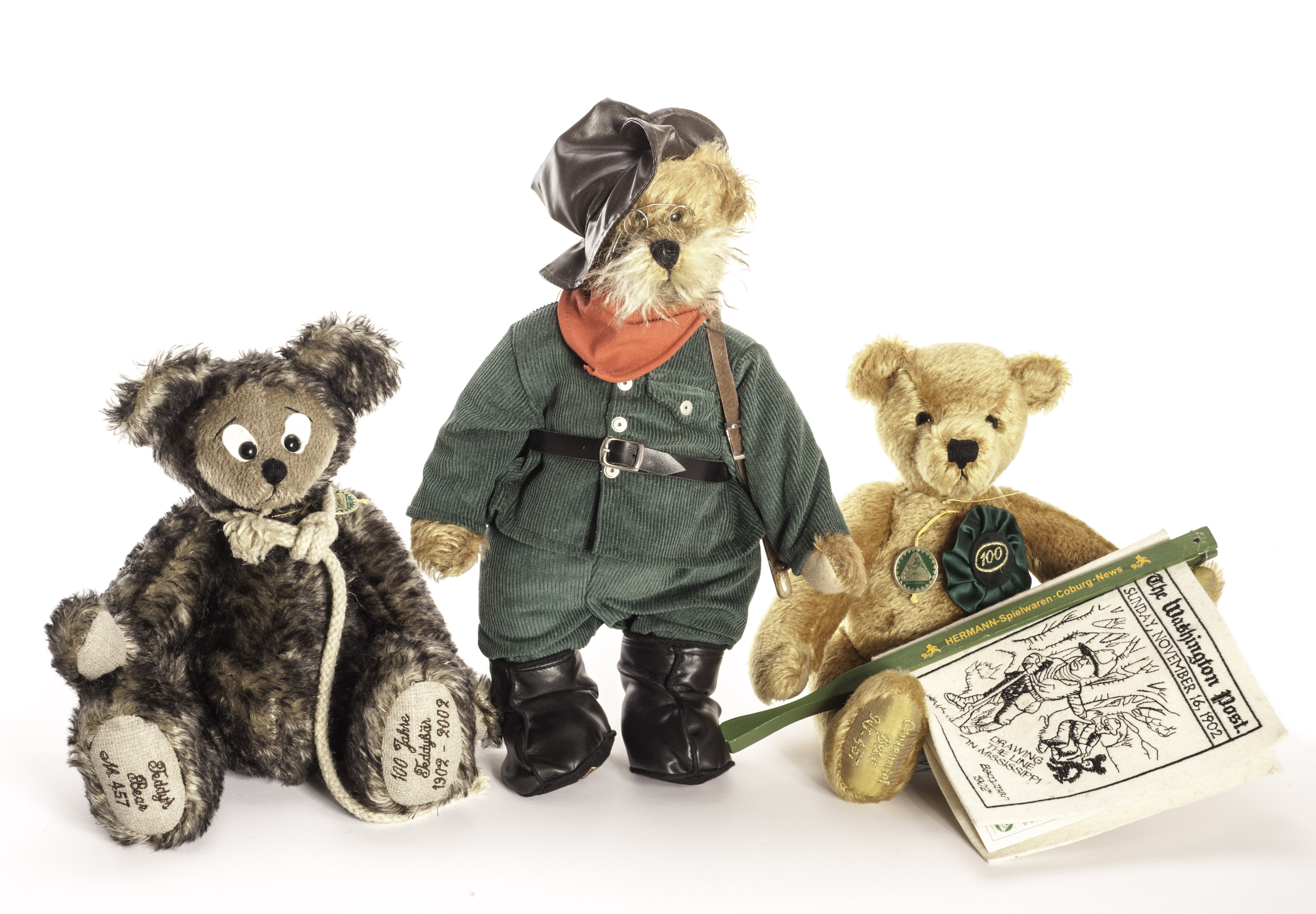 A Hermann Teddy Centennial Set: three bears numbered 457 of 2000 limited edition comprising