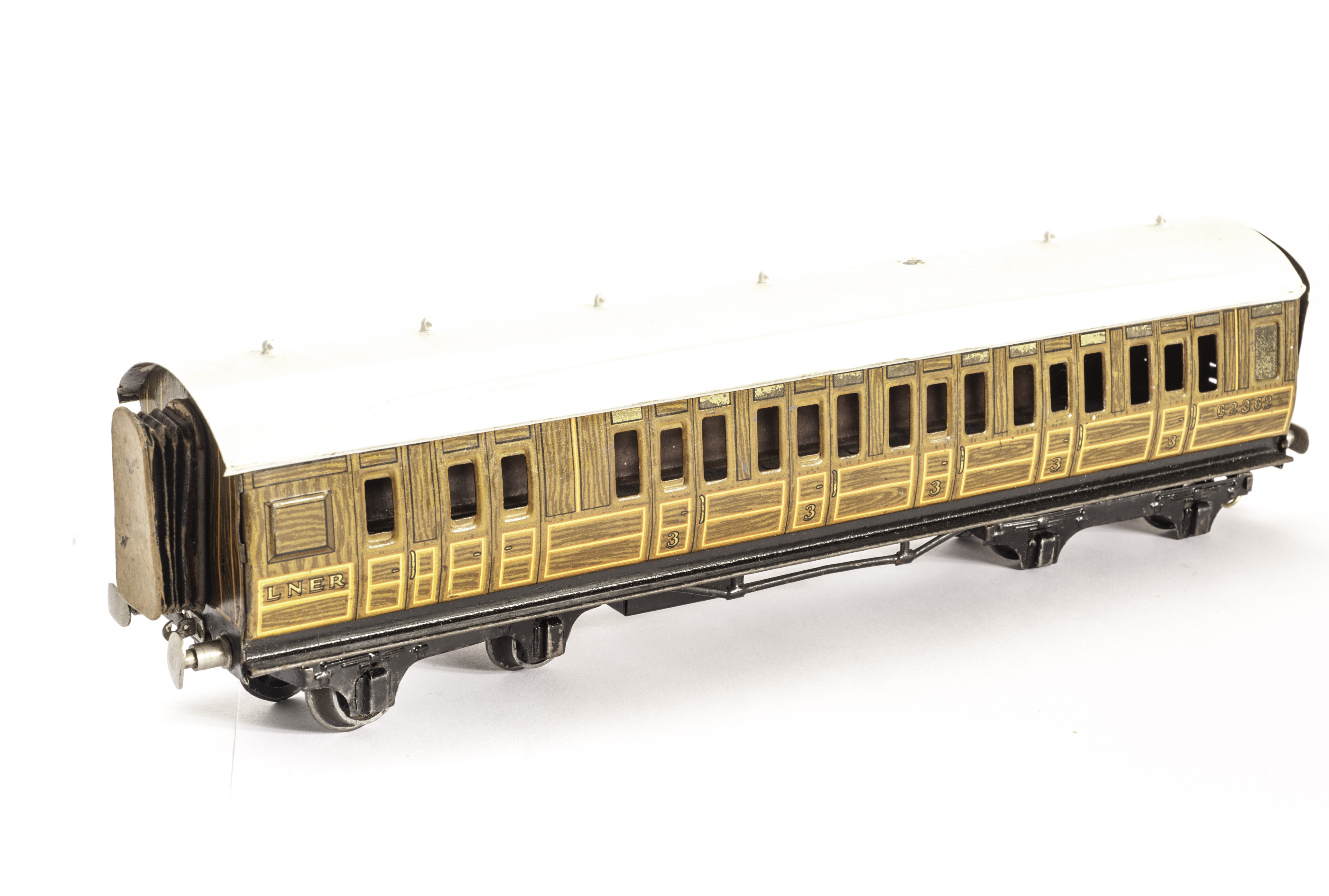 A Bassett Lowke 0 Gauge LNER Teak Style 3rd Class coach, No 62362, G, repainted roof