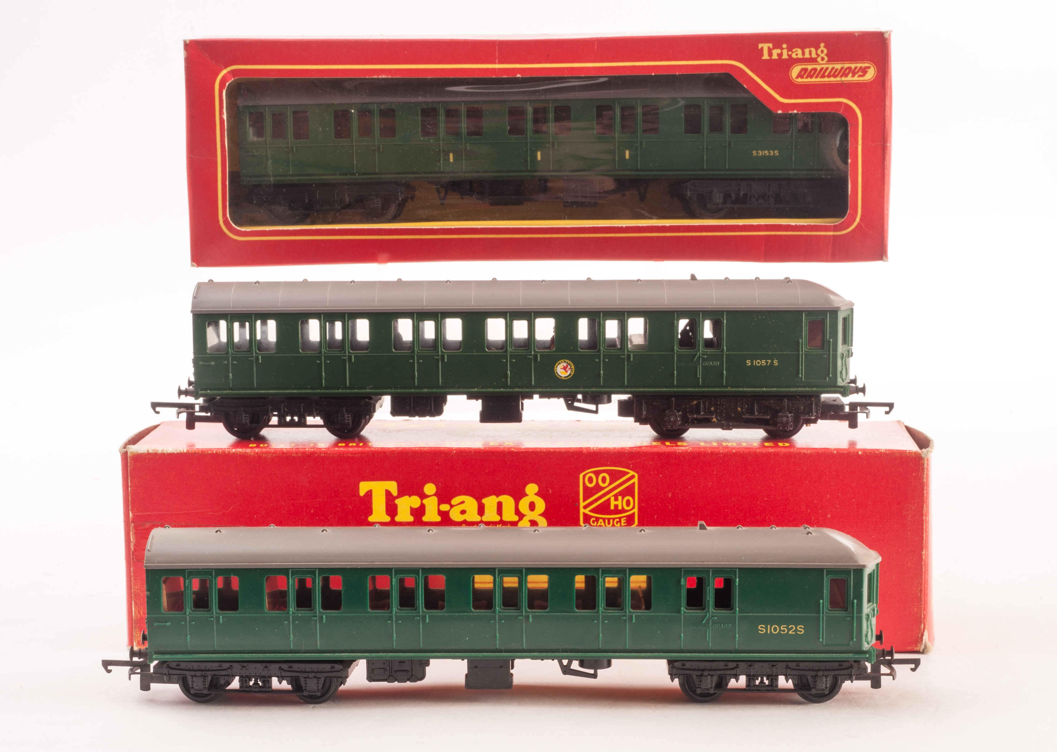 Tri-ang Railway 00 Gauge BR SR green EMU 3-Car set: comprising R156 Motor Coach and R223 Centre