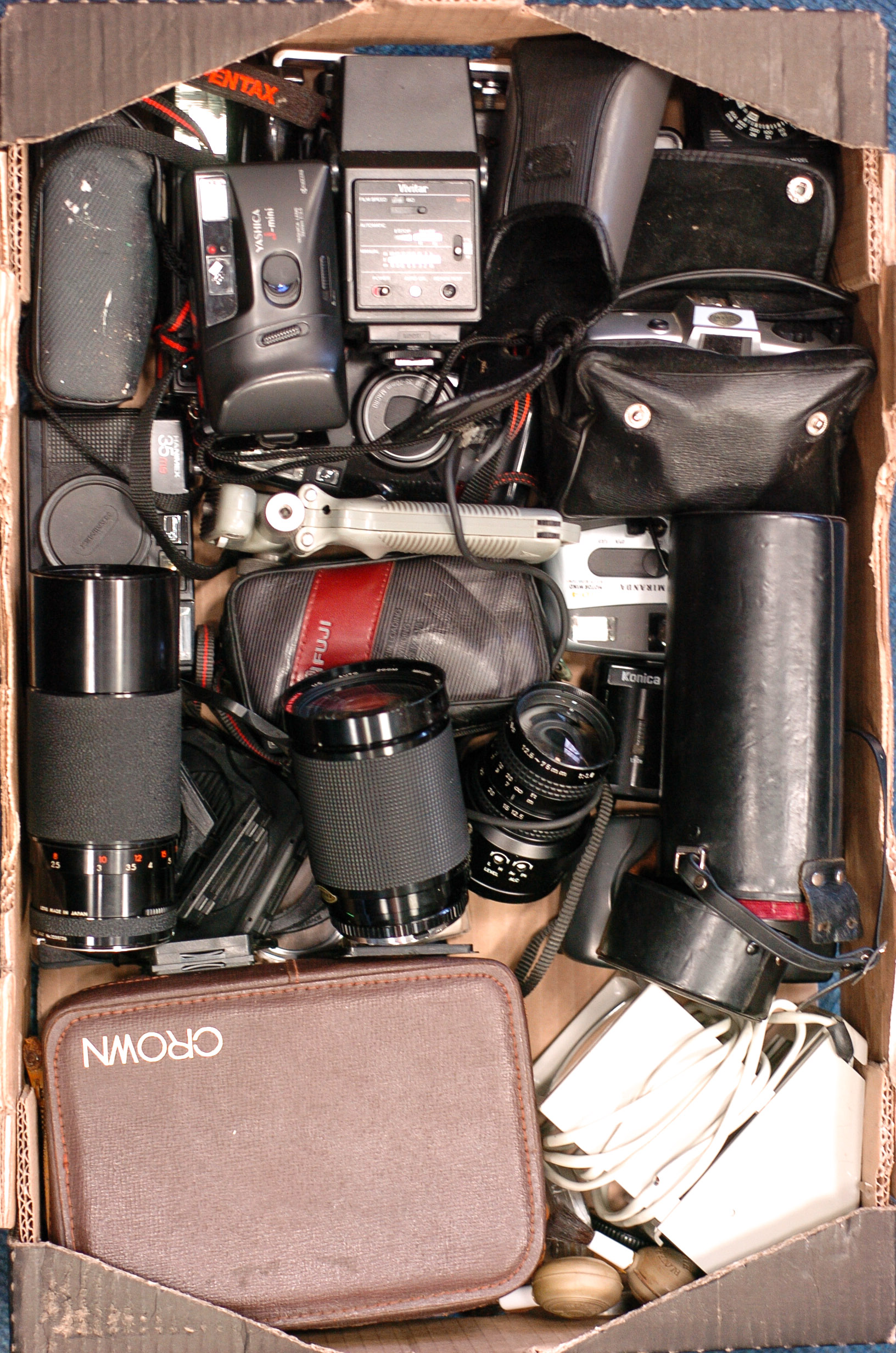 Various Cameras and Lenses: quantity including Yashica J-mini, Sunagor Super Maxima f/3.5-5.3 28-