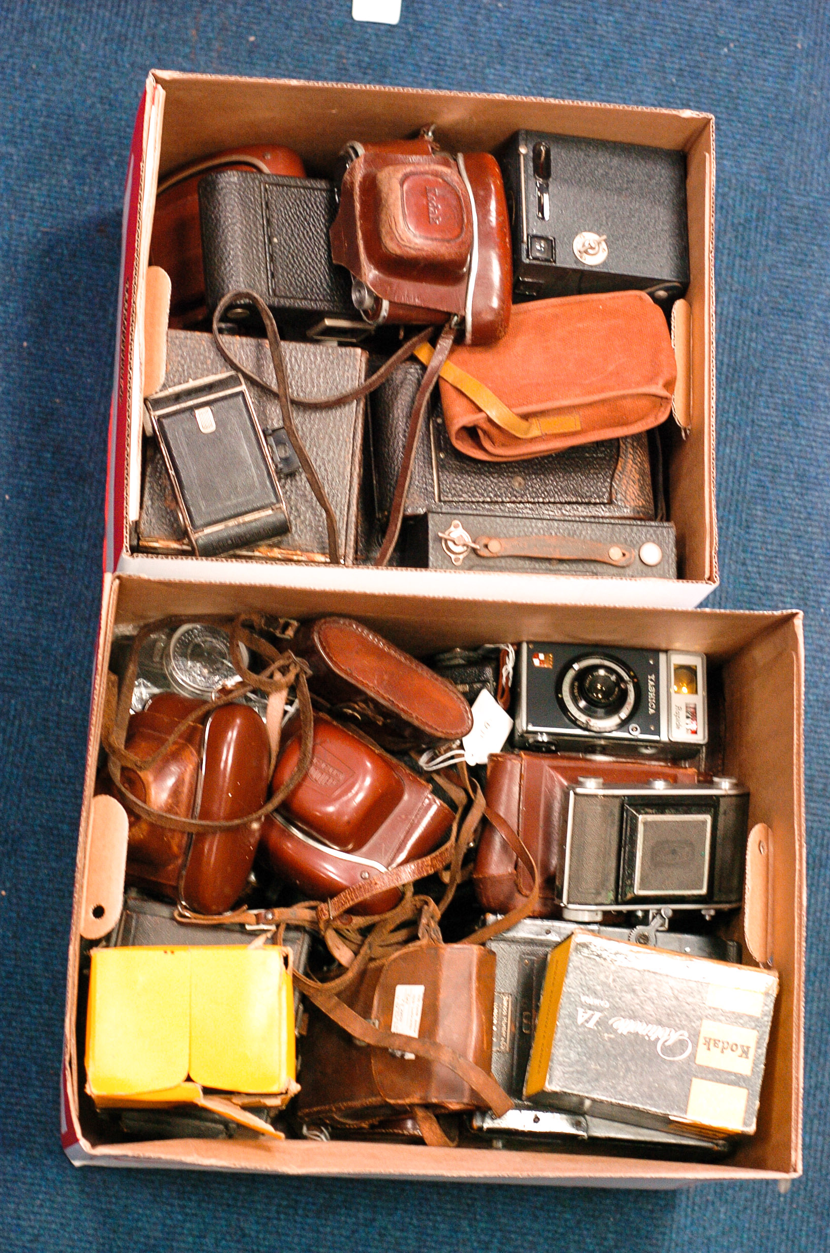 Various Cameras: quantity including, Yashica Rapid, Leidolf Lordomat, Canon Demi EE17, and more (2