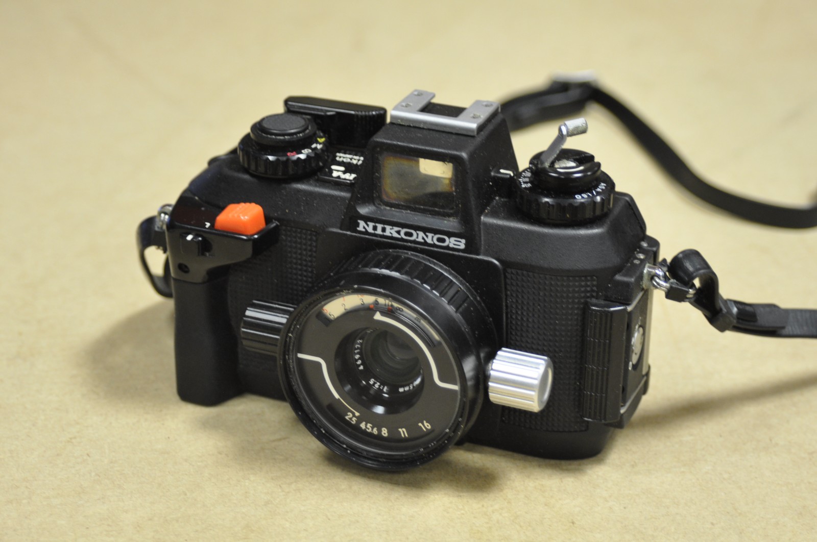 A Nikonos IV-A Camera, with Nikkor f/2.5 35mm lens, body, G, shutter working, lens, G, some