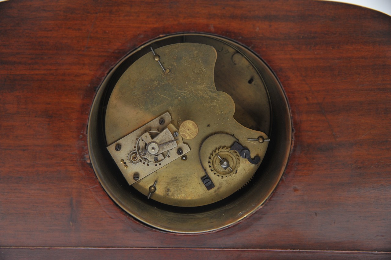 A small edwardian inlaid mantel clock the enamel dial with Roman Numerals - Image 3 of 3