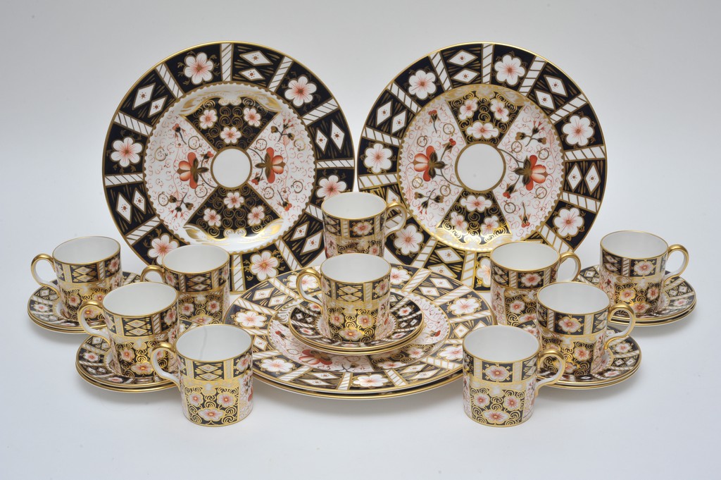 A small collection of Royal Crown Derby Imari pattern ceramics, comprising four 9" plates and ten