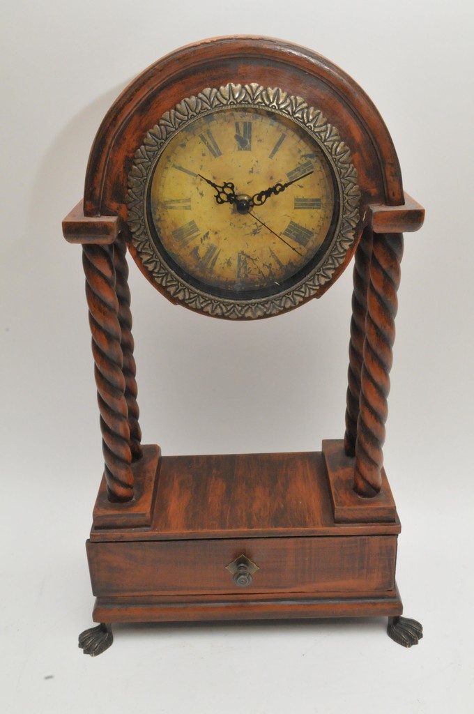 An oak wall barometer and a collection of eight mantel clocks and two wall clocks. - Image 6 of 8