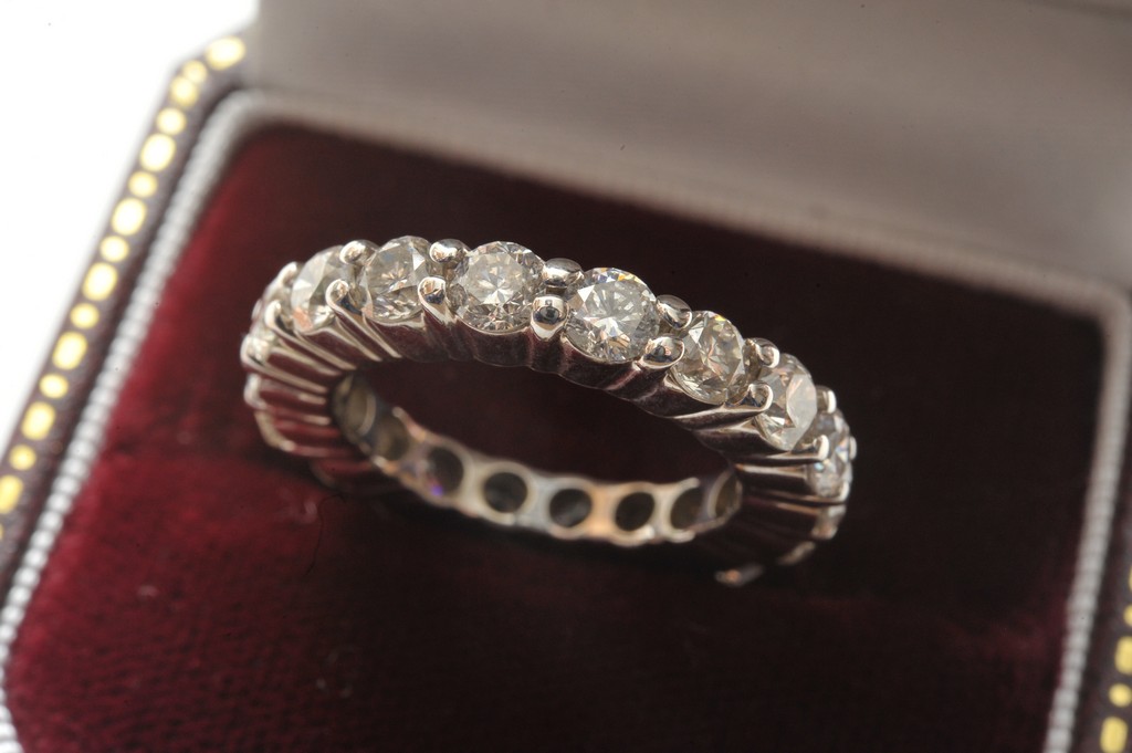 A quality ladies full eternity ring set with a single row of eighteen brilliant cut diamonds with