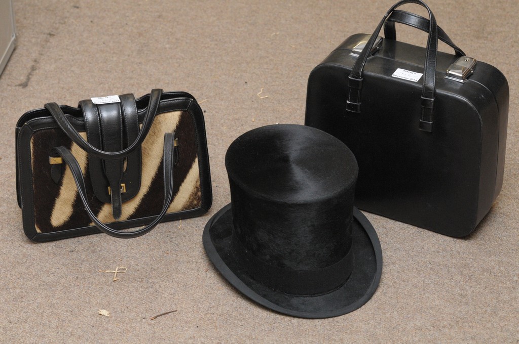 A vintage gent's top hat, vanity case and handbag