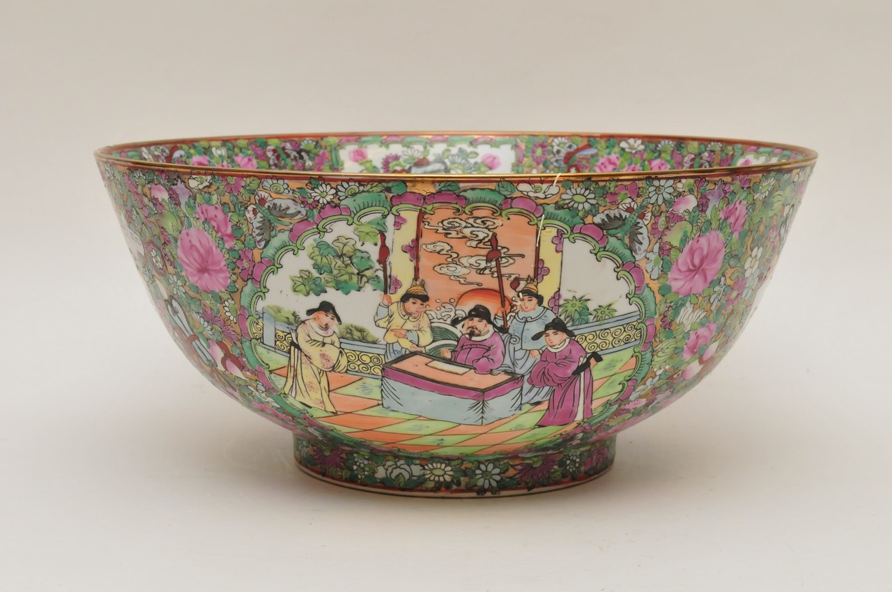A large 20th century Chinese Canton famille rose bowl. Diameter: 41.5cm approximately