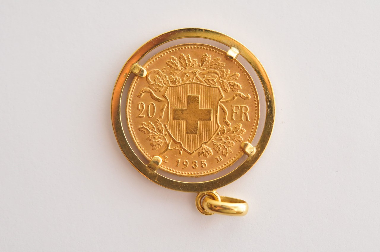 A Swiss 20 Franc gold coin in a gold pendant mount