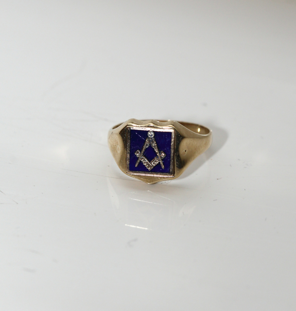 9ct Yellow Gold Masonic Spinner Ring. Size T. 5.8 Grams - Image 2 of 3