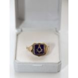 9ct Yellow Gold Masonic Spinner Ring. Size T. 5.8 Grams