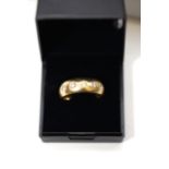 18ct Yellow Gold 5 Diamond Gents Band Ring. Size R. 17.12 Grams