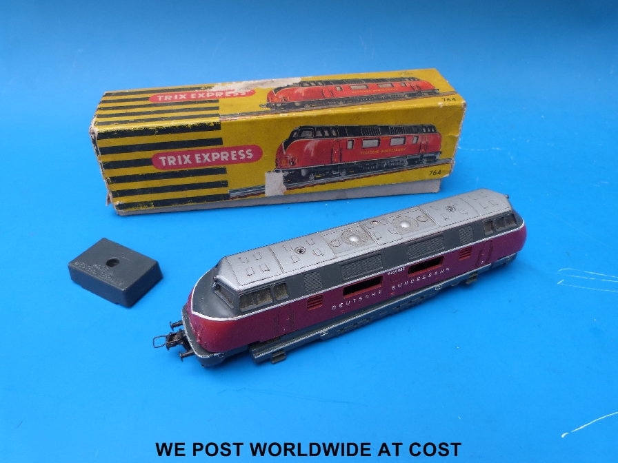 Trix Express 00 gauge 764 Deutsche Bundesbahn V200035 diesel locomotive B0-B0 in red, white and grey