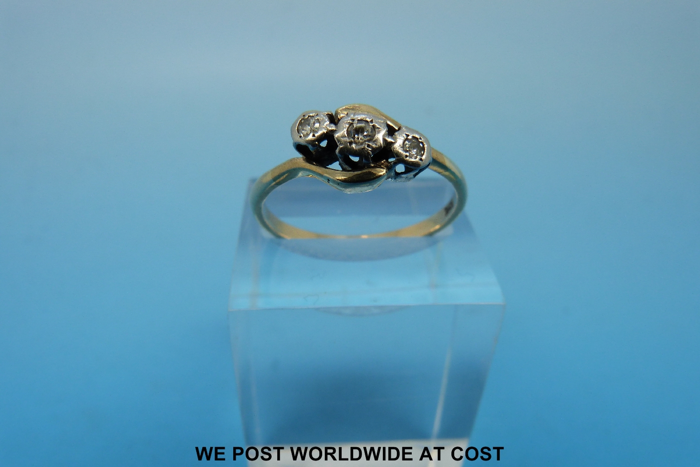 An 18ct gold ring set with three diamonds