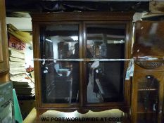 An Edwardian inlaid bookcase with adjustable shelves (width 106cm, height 113cm, depth 28cm)