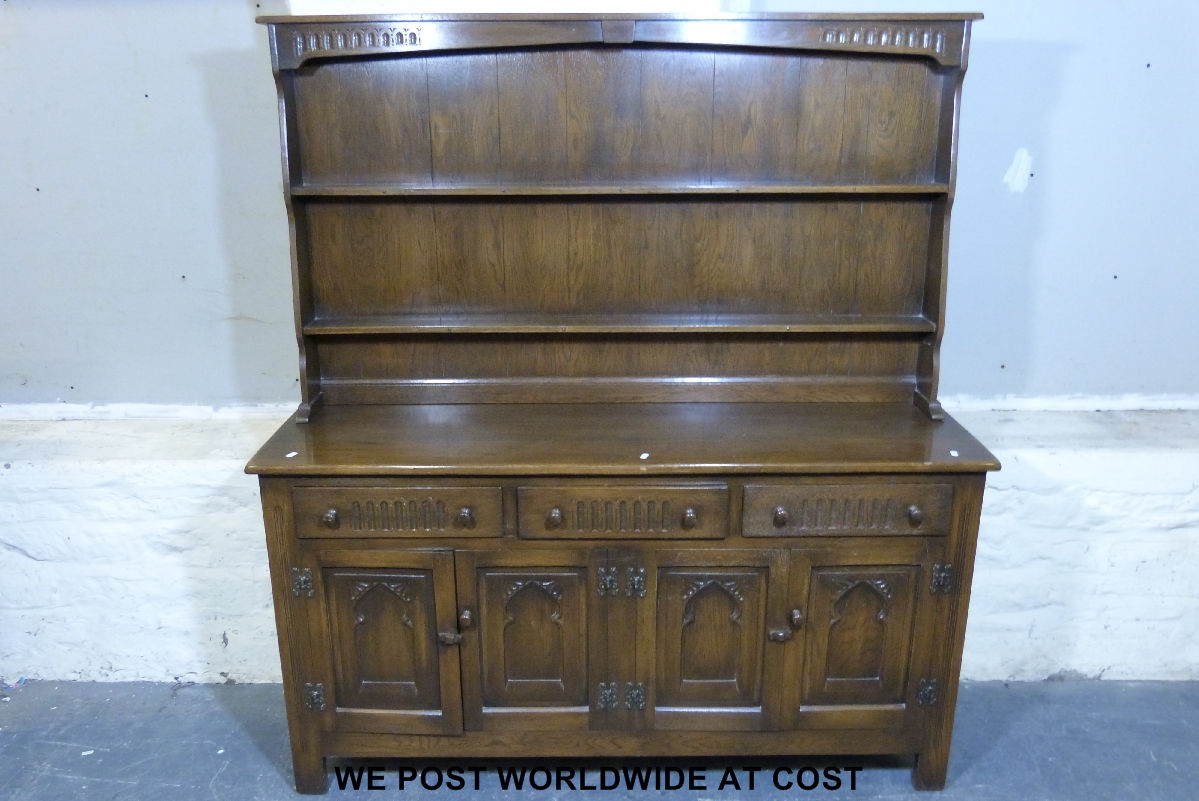 An oak dresser with plate rack above, width 152 cm x depth 42 x height 168 cm.