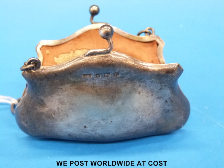 Silver purse (B'ham), weight 40 g all in.