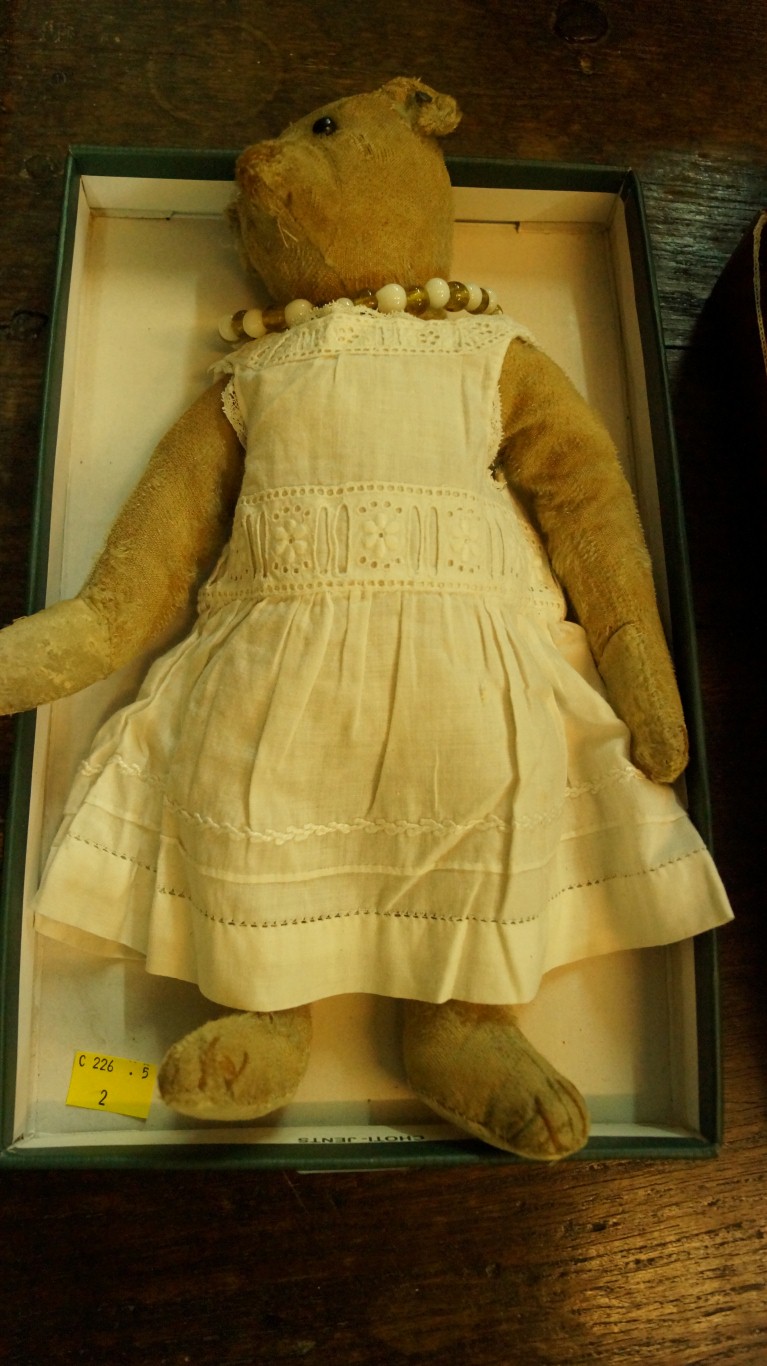 A pre-1910 Steiff teddy bear, 32.5cm long.