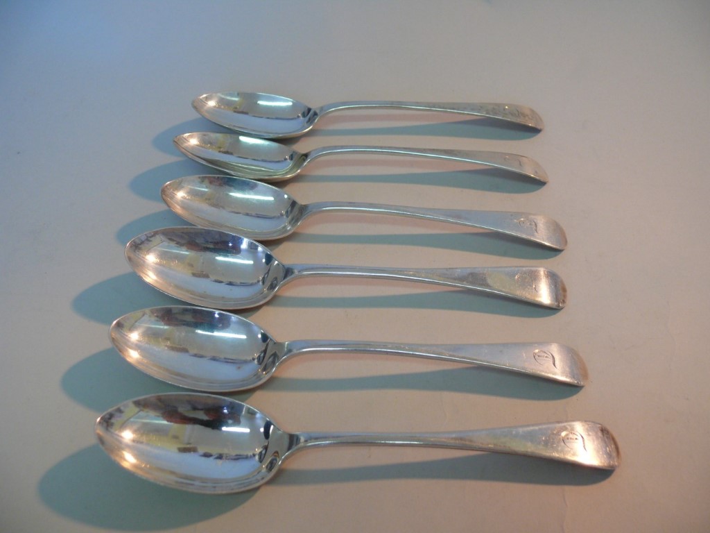 A set of six silver Old English pattern dessert spoons, by John Round, Sheffield 1915, 292g.