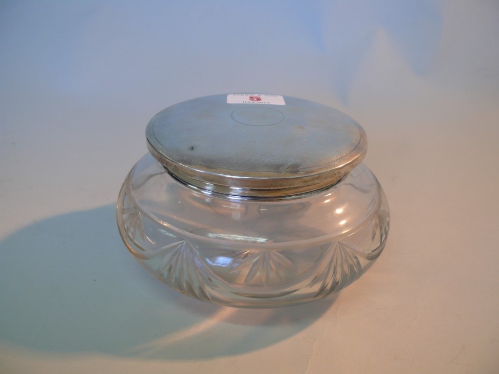 A Silver lidded cut glass powder bowl, by C.S & F.S, Birmingham 1922, 14.5cm diameter.