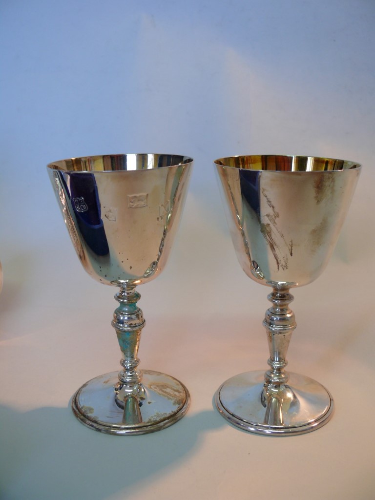 A pair of silver goblets, by B E S Co, Birmingham 1972, 13cm high, 293g.