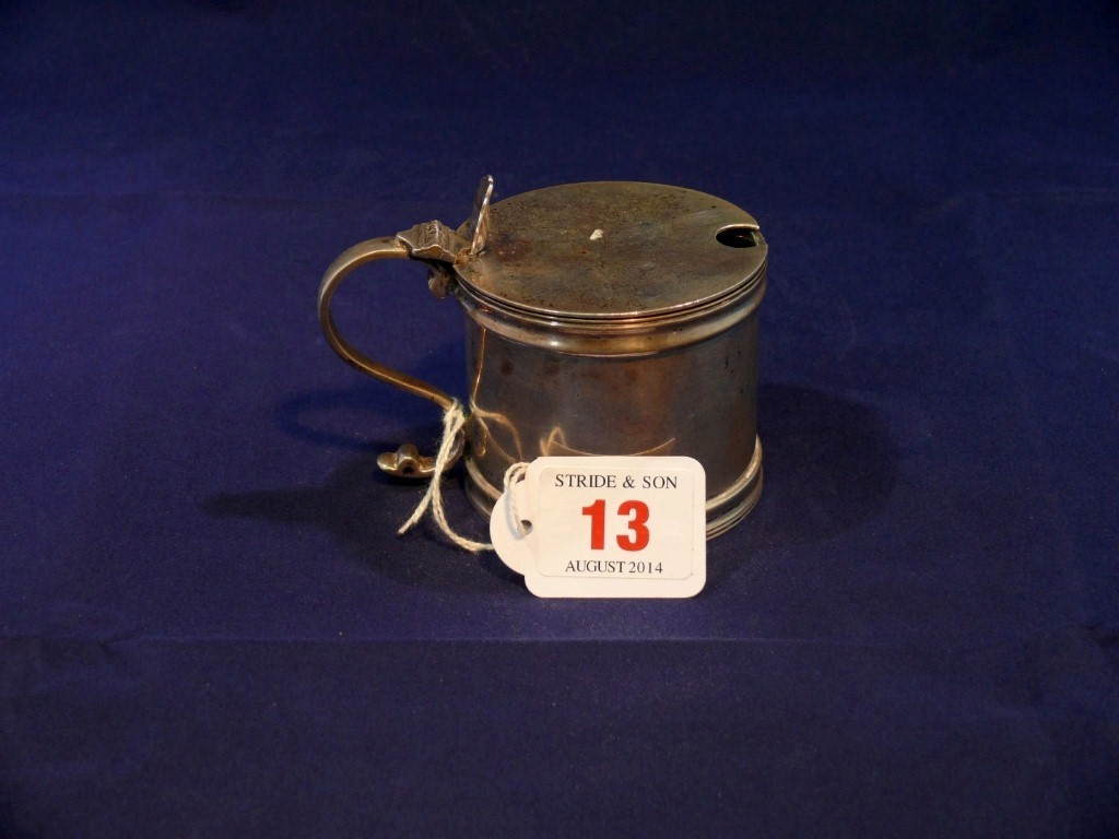 A silver mustard pot, by Stokes & Ireland, Chester 1937, 5.5cm, 154g.