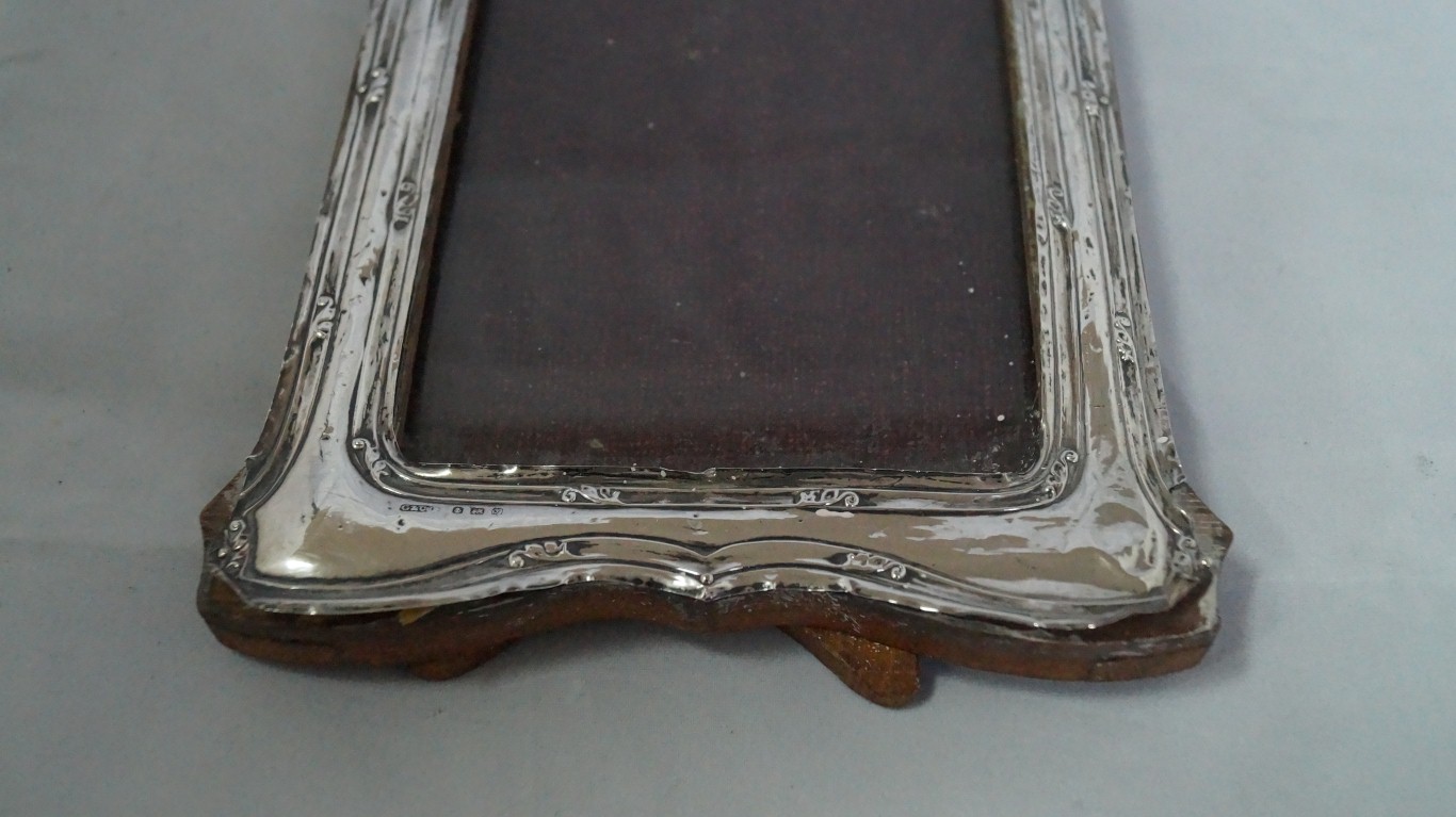 A pair of silver photograph frames, by G - Image 4 of 5