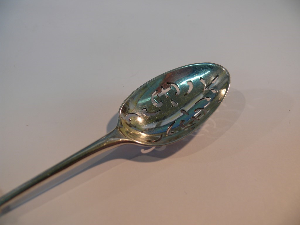 An 18th Century silver mote spoon, by W. - Image 4 of 4