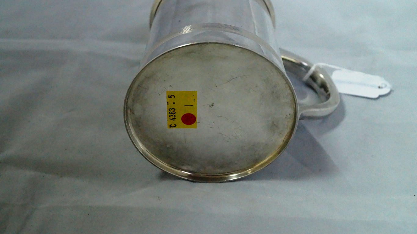 A silver tankard, by A & J Zimmerman, Bi - Image 2 of 3