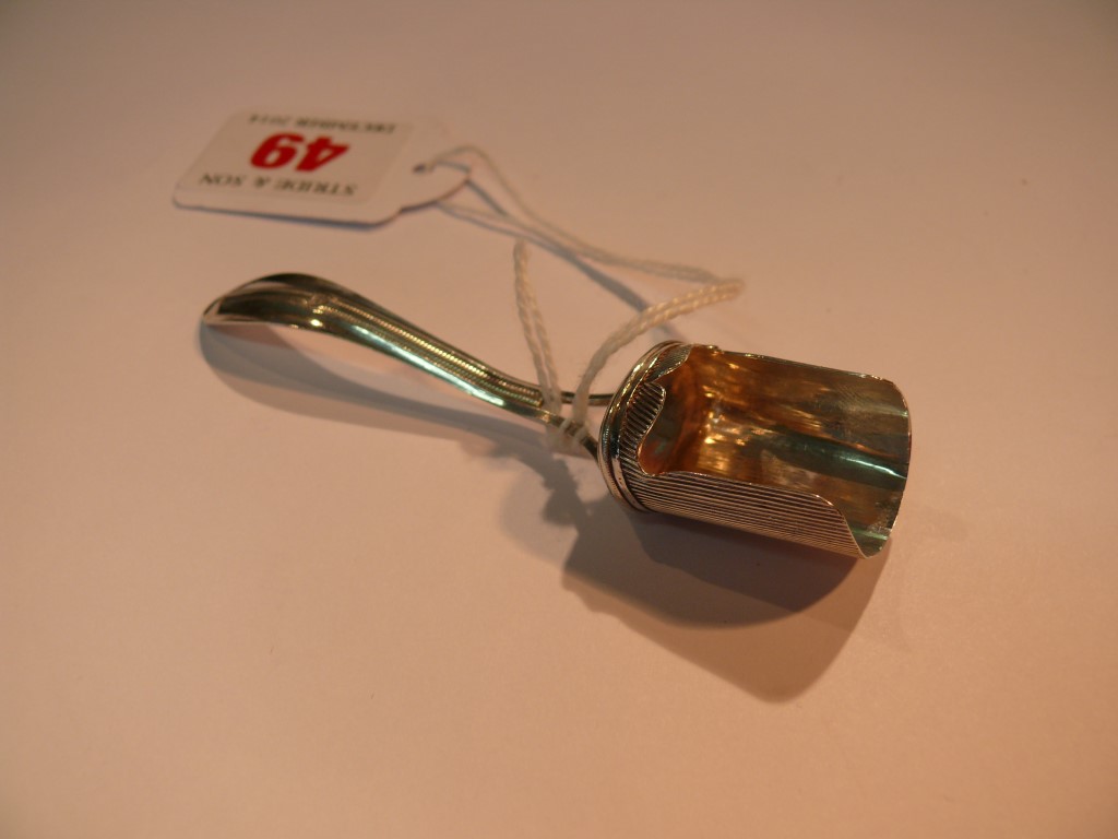 A Dutch white metal caddy spoon, having