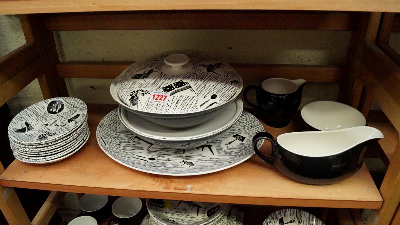 A 'Homemaker' pattern part dinner service. Condition Report: This part service consists of:
5