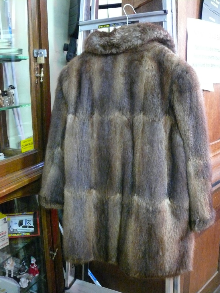 A brown mink three-quarter length fur co - Image 2 of 2