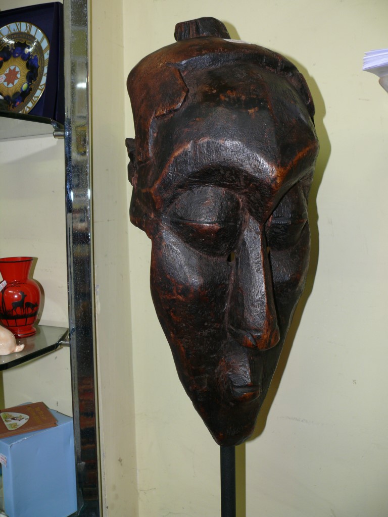 Ethnographia: a large carved wood tribal mask, on tripod stand. Condition Report: Measures - Image 7 of 10