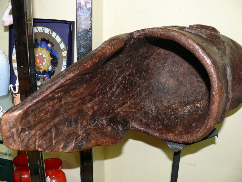 Ethnographia: a large carved wood tribal mask, on tripod stand. Condition Report: Measures - Image 8 of 10