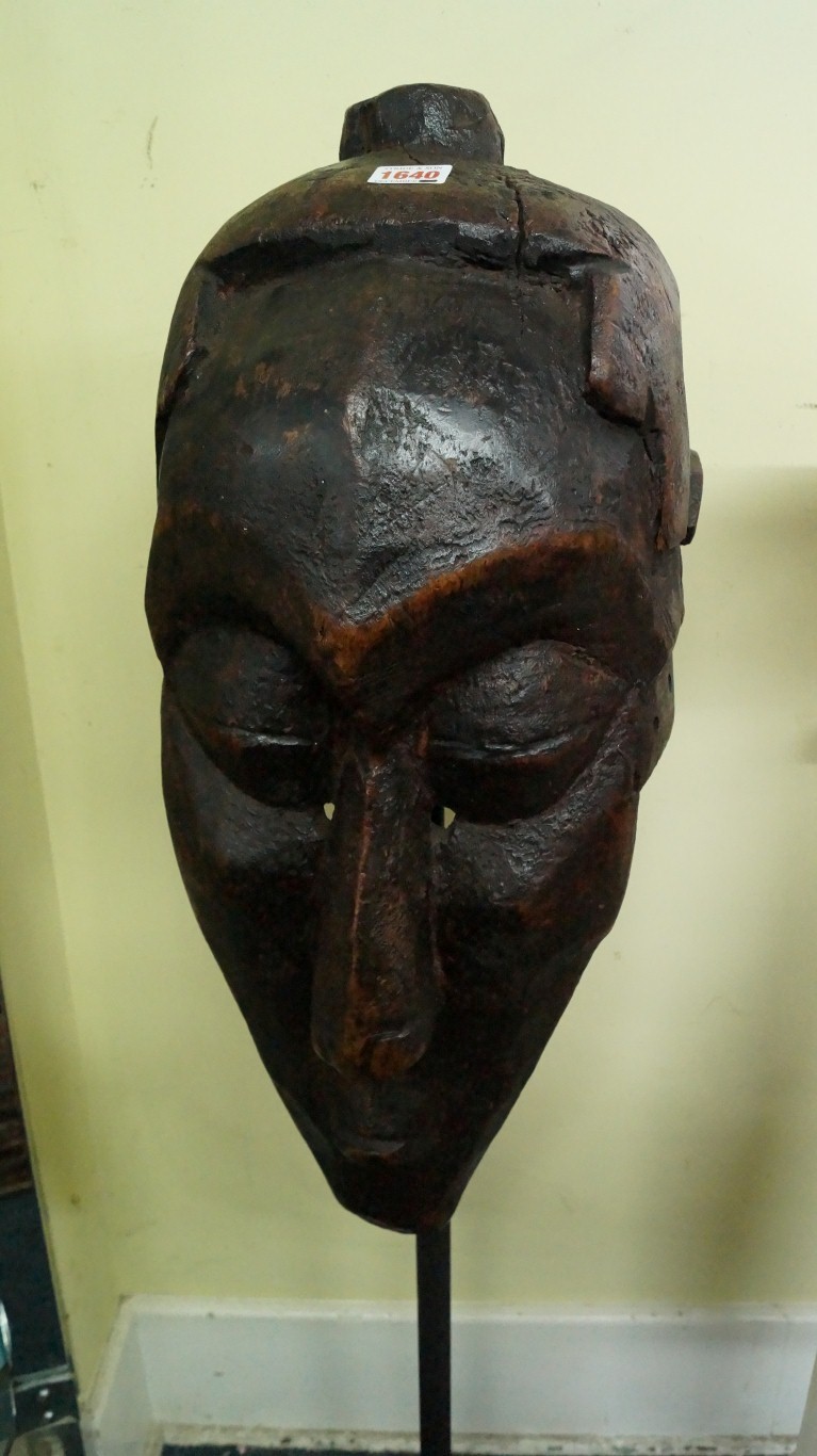 Ethnographia: a large carved wood tribal mask, on tripod stand. Condition Report: Measures - Image 2 of 10