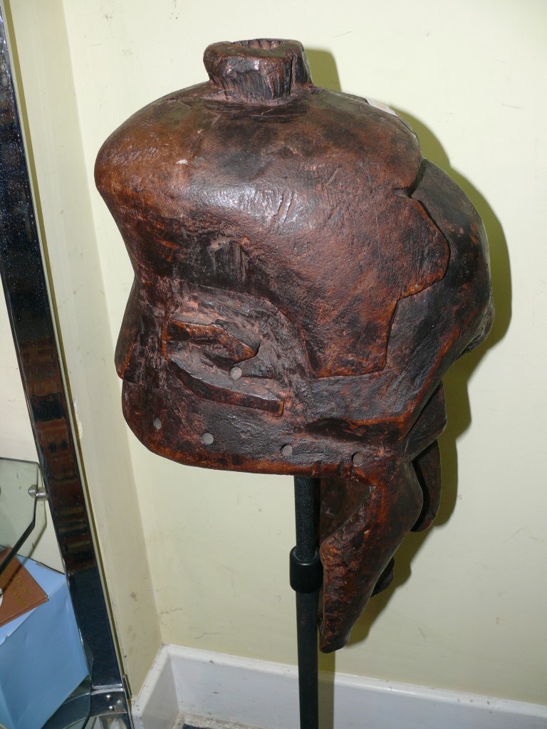 Ethnographia: a large carved wood tribal mask, on tripod stand. Condition Report: Measures - Image 6 of 10